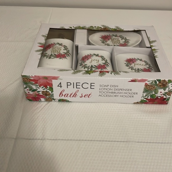 Xmas Inspirations 4-Piece Bath Accessory Set - Picture 4 of 6